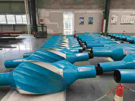 16" Spiraal Integraal mes nabij bit stabilisator 10" OD body met 7-5/8" Reg. box beneden en 7-5/8" H90 box boven.