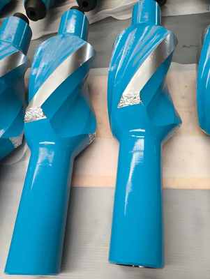 28" spiraal gesoldeer lemmet stabilisator, 11" OD lichaam met 8-5/8" Reg. doos naar beneden en 8-5/8" H90 doos naar boven.